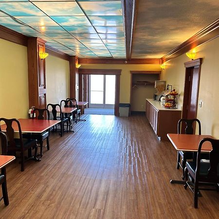 Ramada By Wyndham Saginaw Hotel & Suites Екстериор снимка