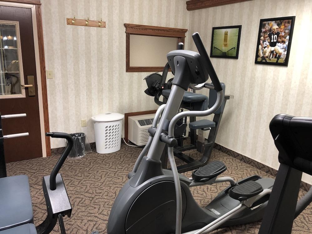 Ramada By Wyndham Saginaw Hotel & Suites Екстериор снимка