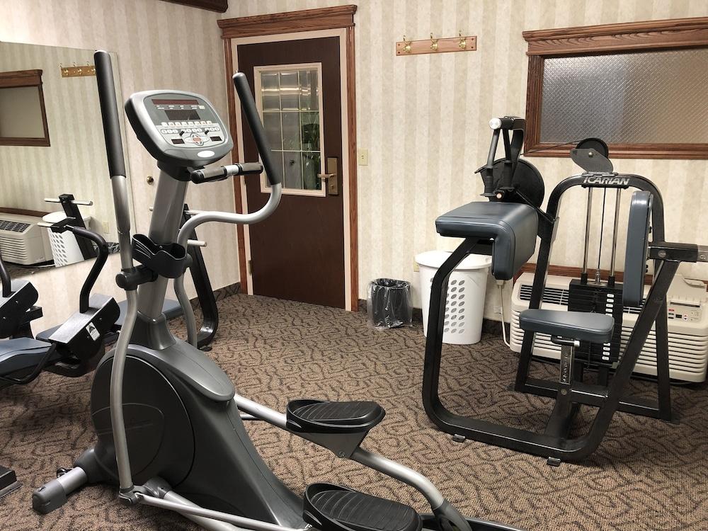 Ramada By Wyndham Saginaw Hotel & Suites Екстериор снимка