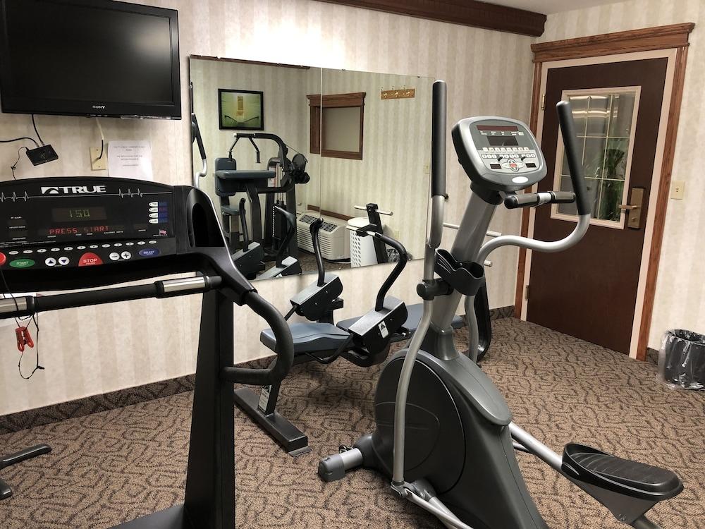 Ramada By Wyndham Saginaw Hotel & Suites Екстериор снимка