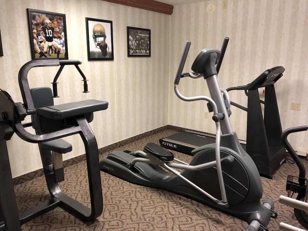 Ramada By Wyndham Saginaw Hotel & Suites Екстериор снимка