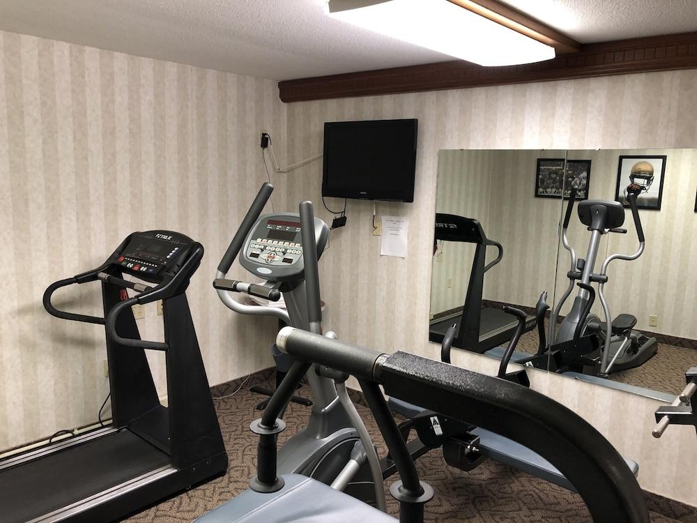 Ramada By Wyndham Saginaw Hotel & Suites Екстериор снимка