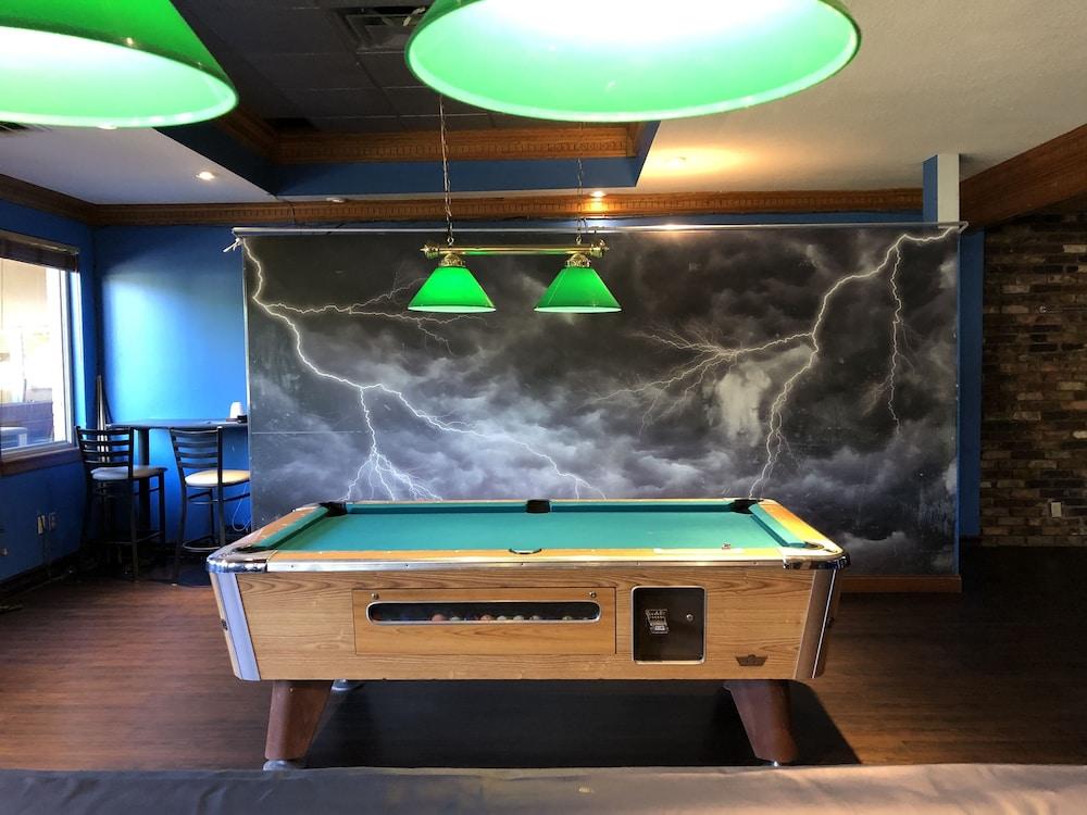 Ramada By Wyndham Saginaw Hotel & Suites Екстериор снимка