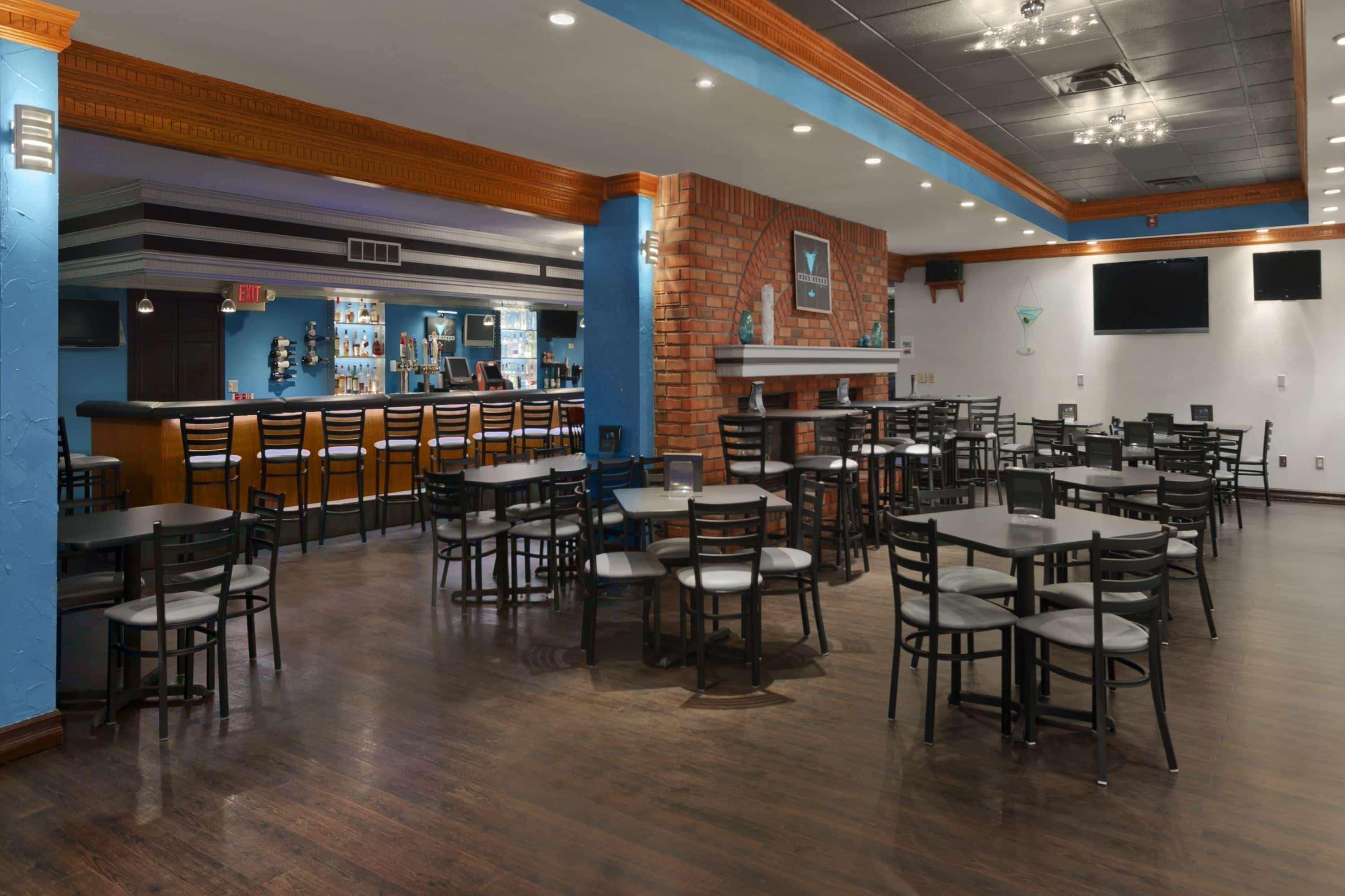 Ramada By Wyndham Saginaw Hotel & Suites Екстериор снимка