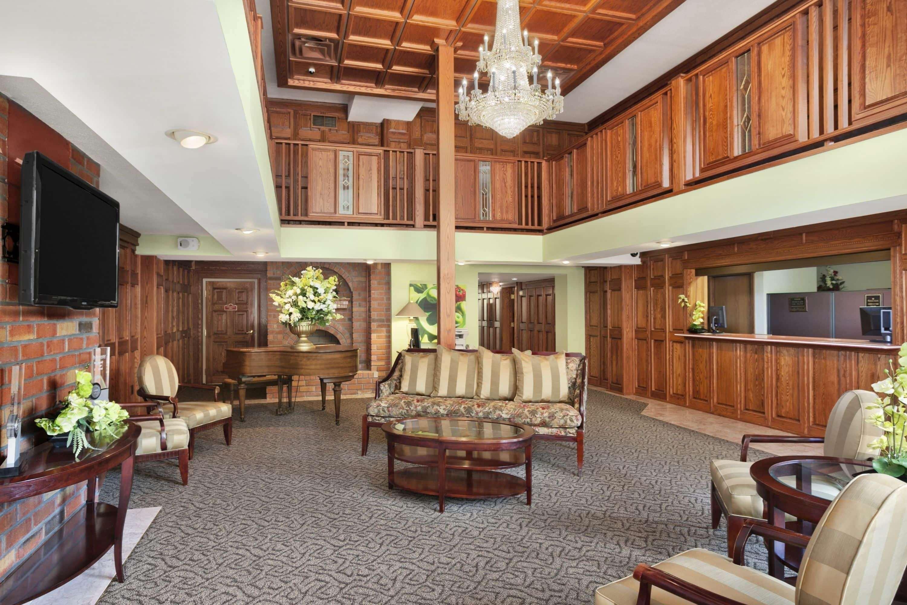 Ramada By Wyndham Saginaw Hotel & Suites Екстериор снимка