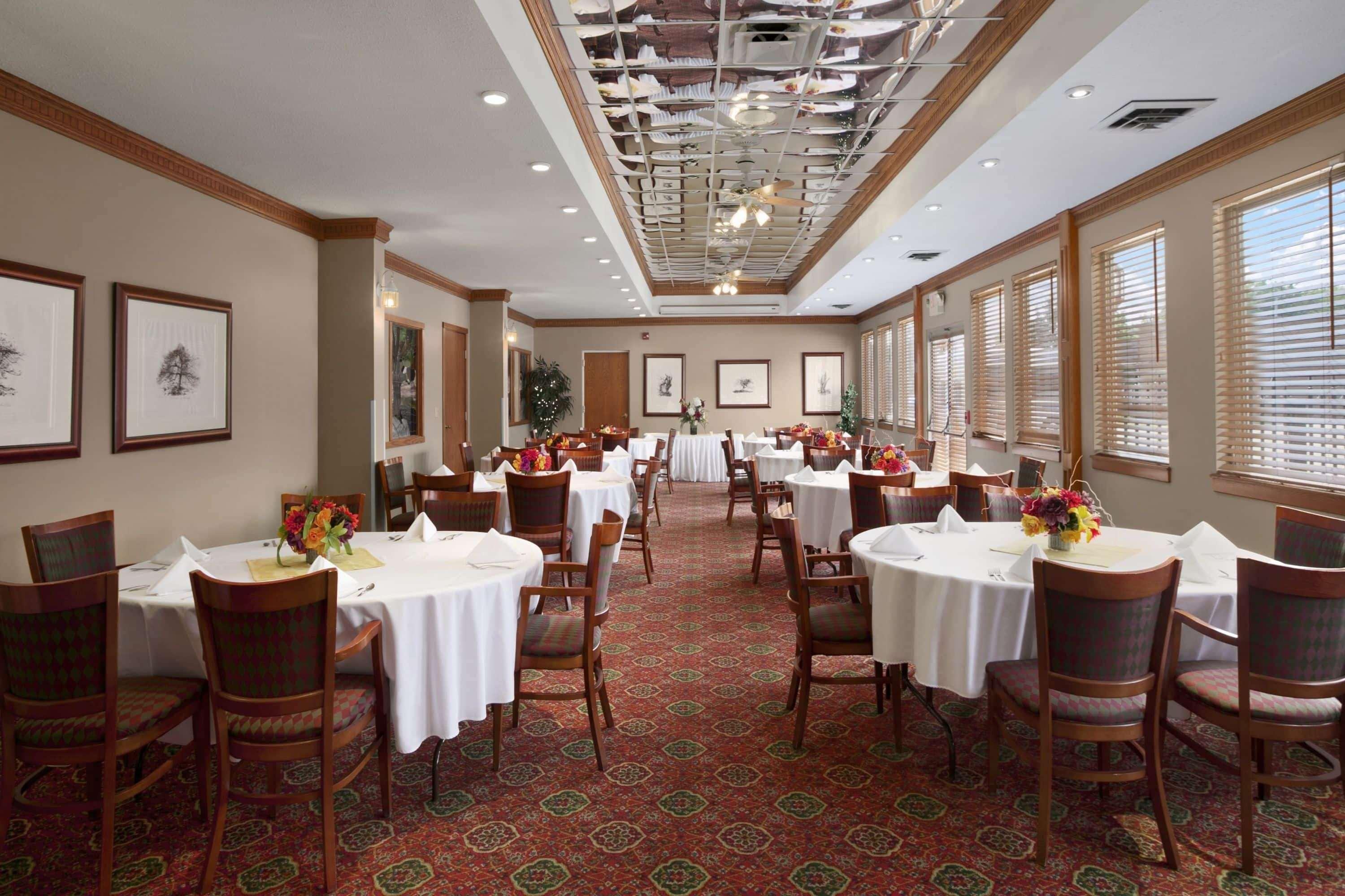 Ramada By Wyndham Saginaw Hotel & Suites Екстериор снимка