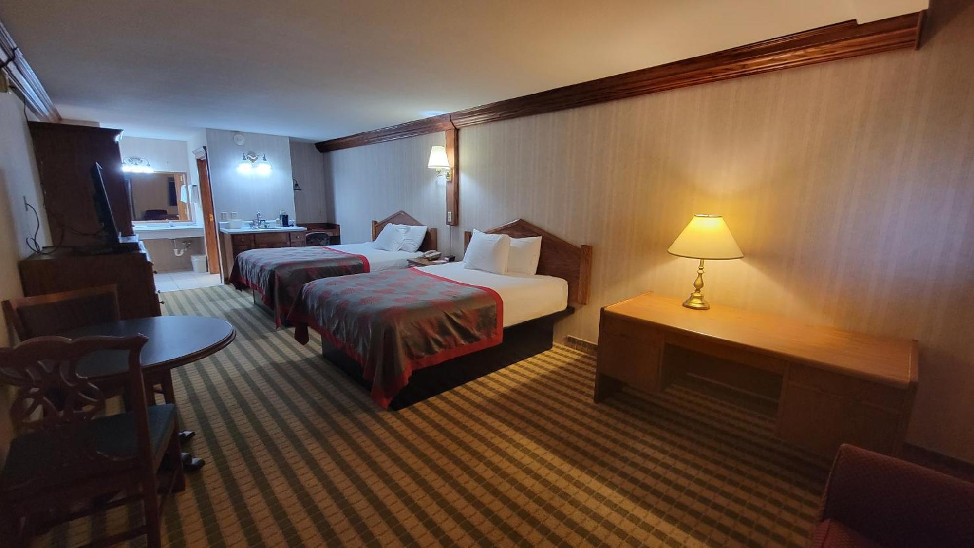 Ramada By Wyndham Saginaw Hotel & Suites Екстериор снимка