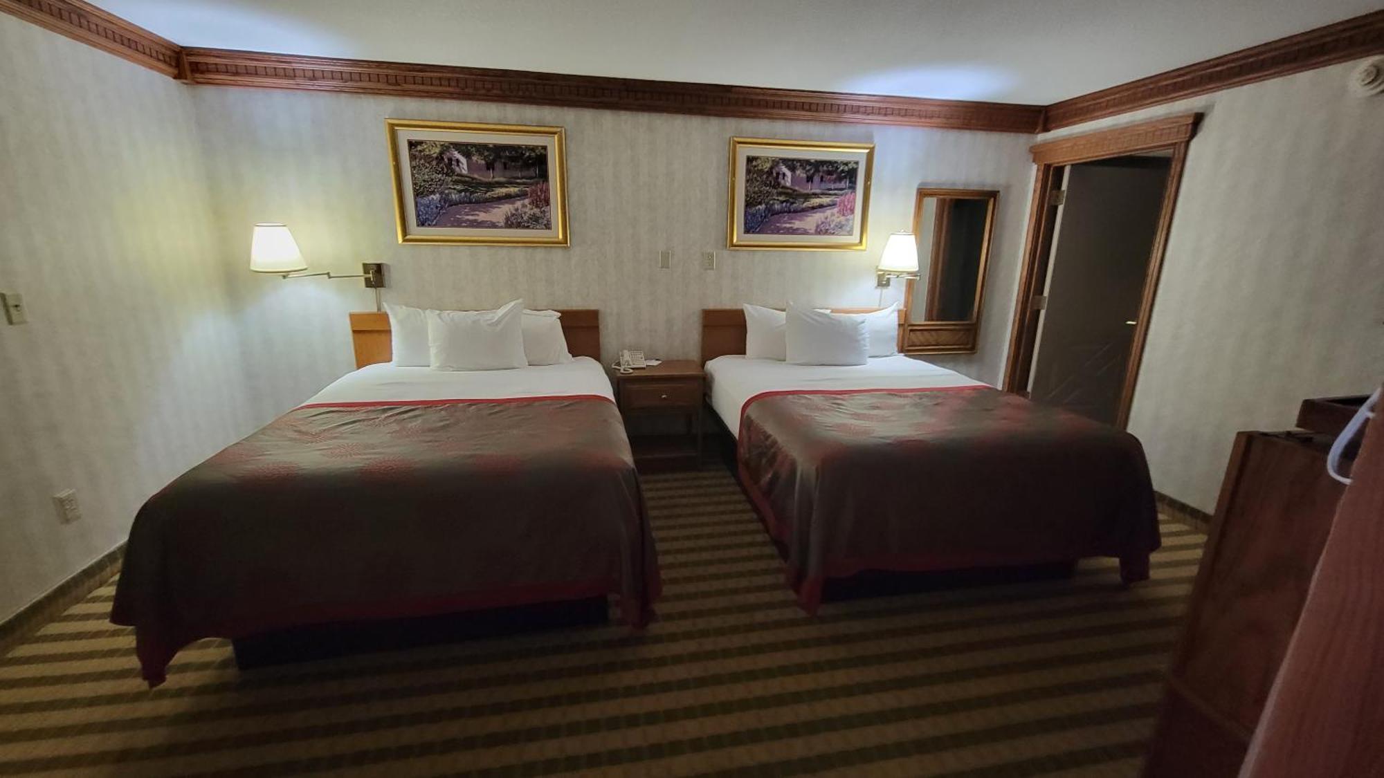 Ramada By Wyndham Saginaw Hotel & Suites Екстериор снимка