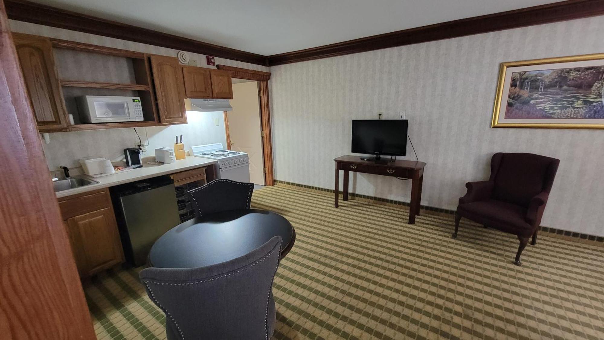 Ramada By Wyndham Saginaw Hotel & Suites Екстериор снимка