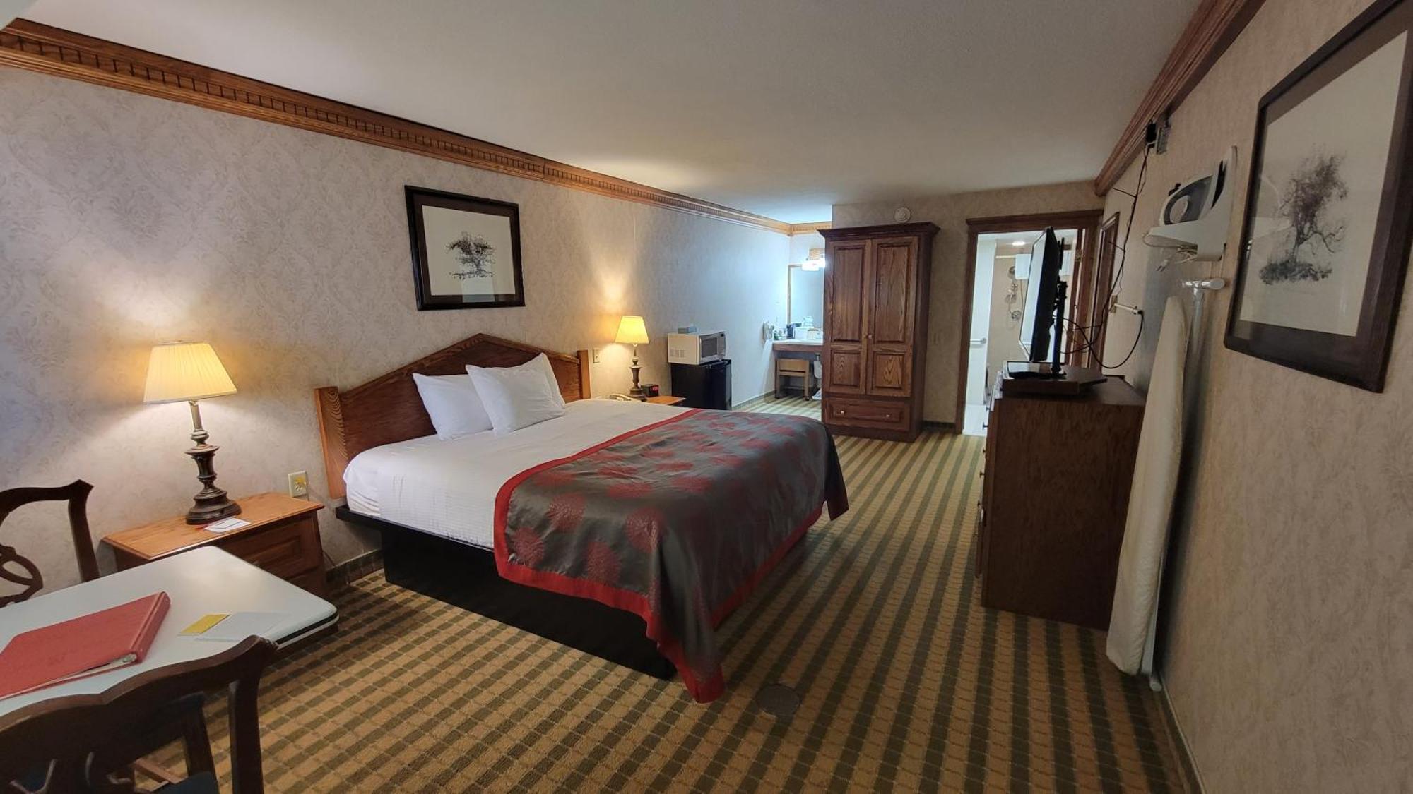 Ramada By Wyndham Saginaw Hotel & Suites Екстериор снимка