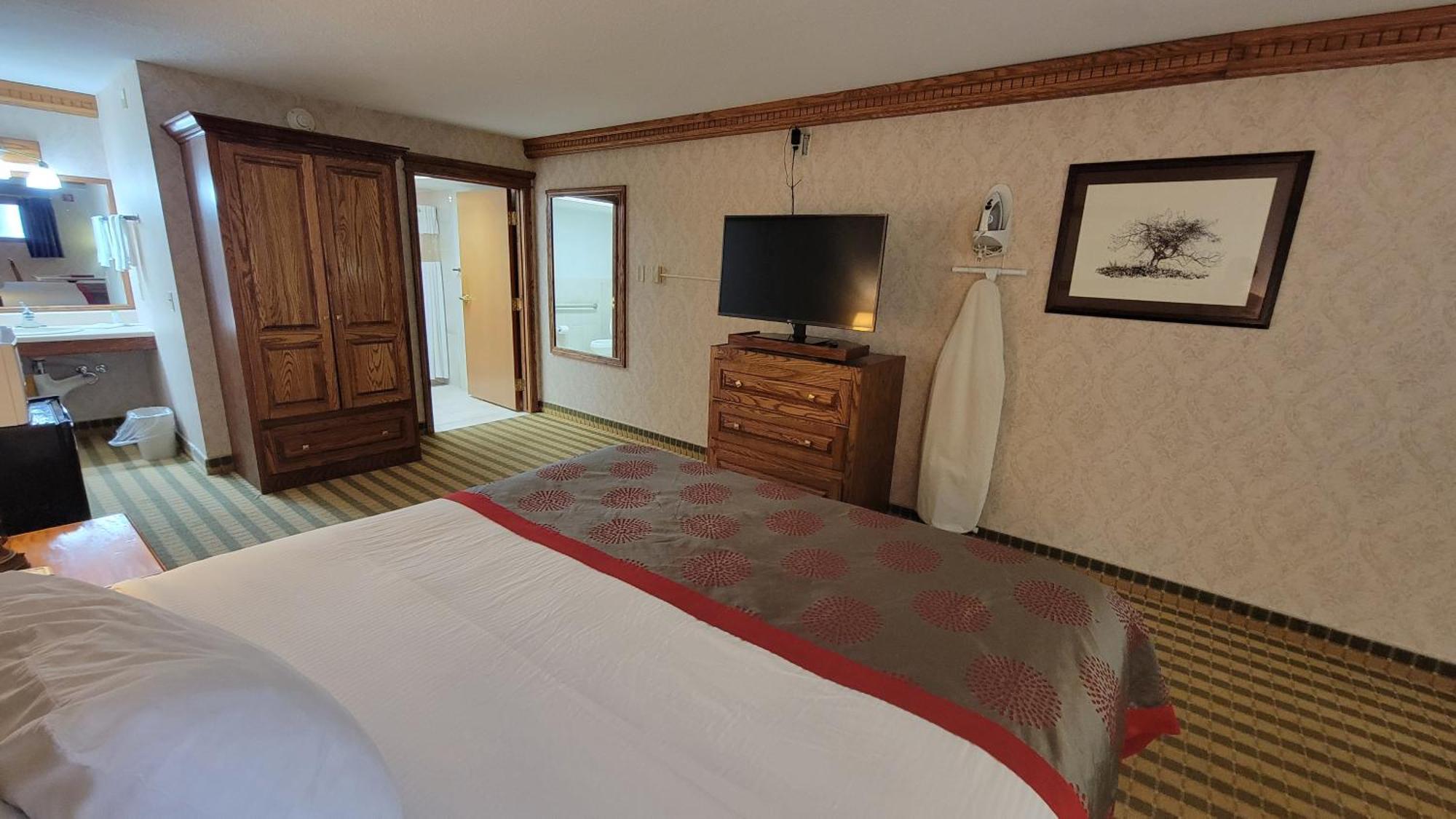 Ramada By Wyndham Saginaw Hotel & Suites Екстериор снимка