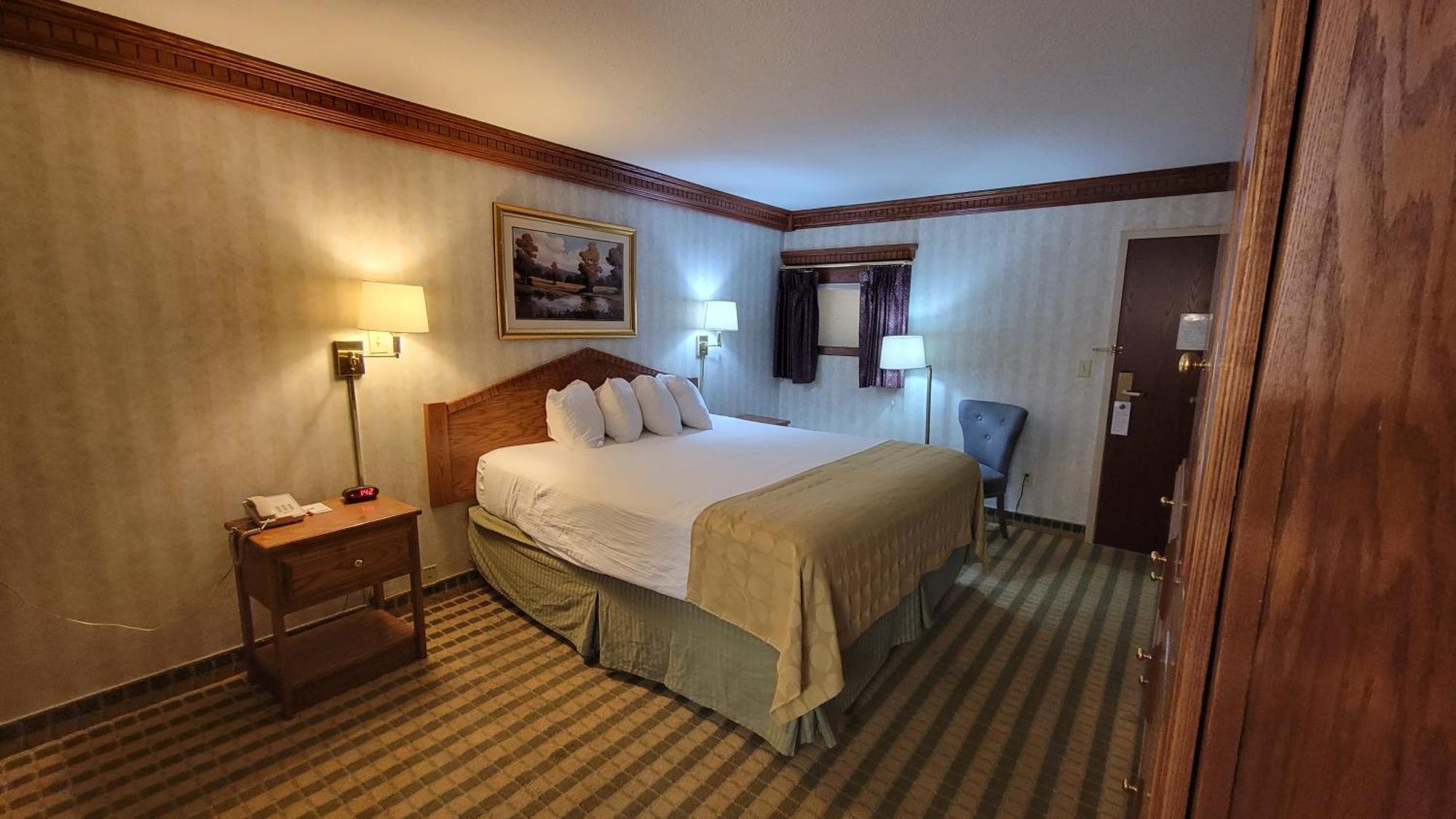 Ramada By Wyndham Saginaw Hotel & Suites Екстериор снимка