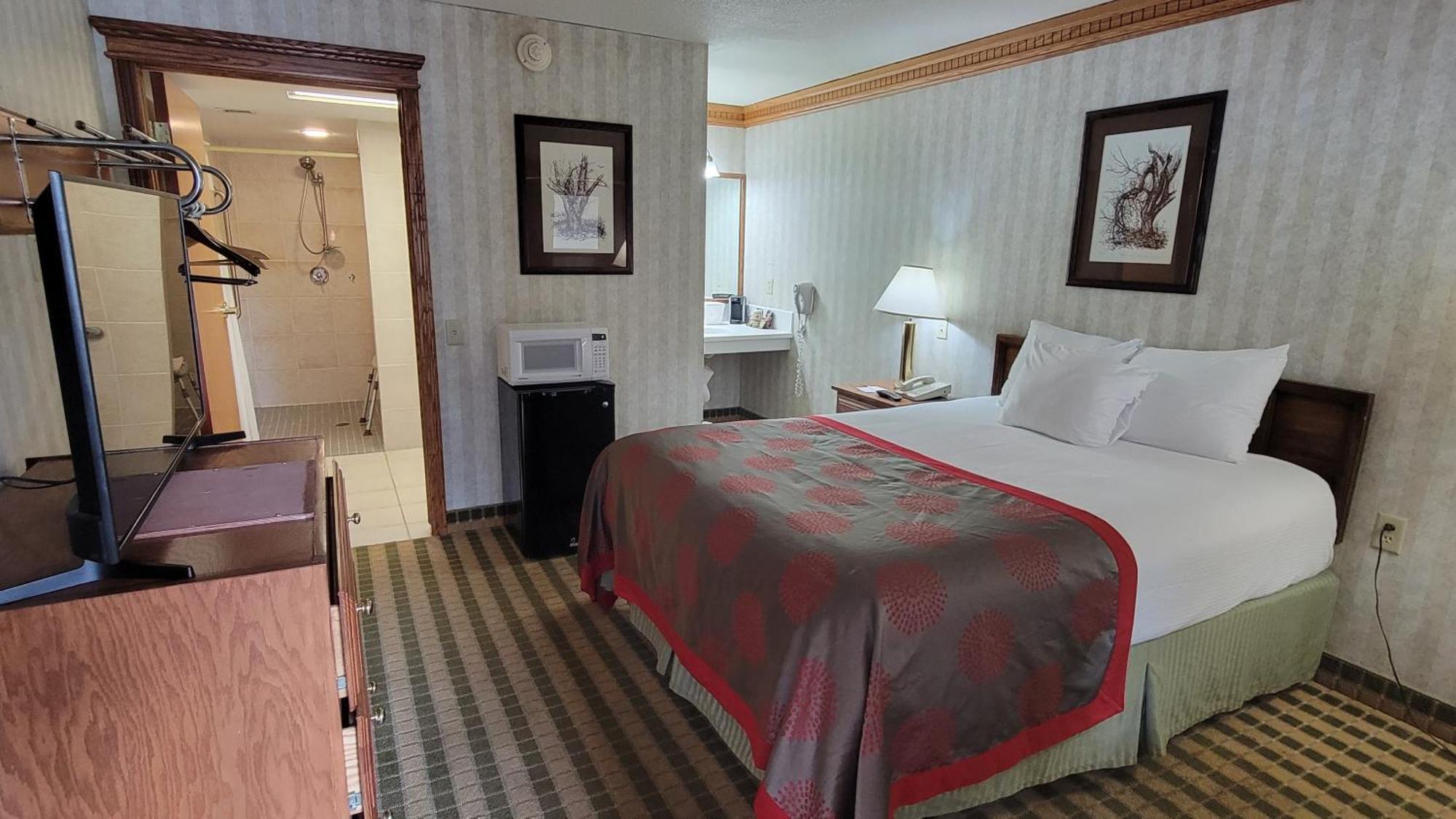 Ramada By Wyndham Saginaw Hotel & Suites Екстериор снимка