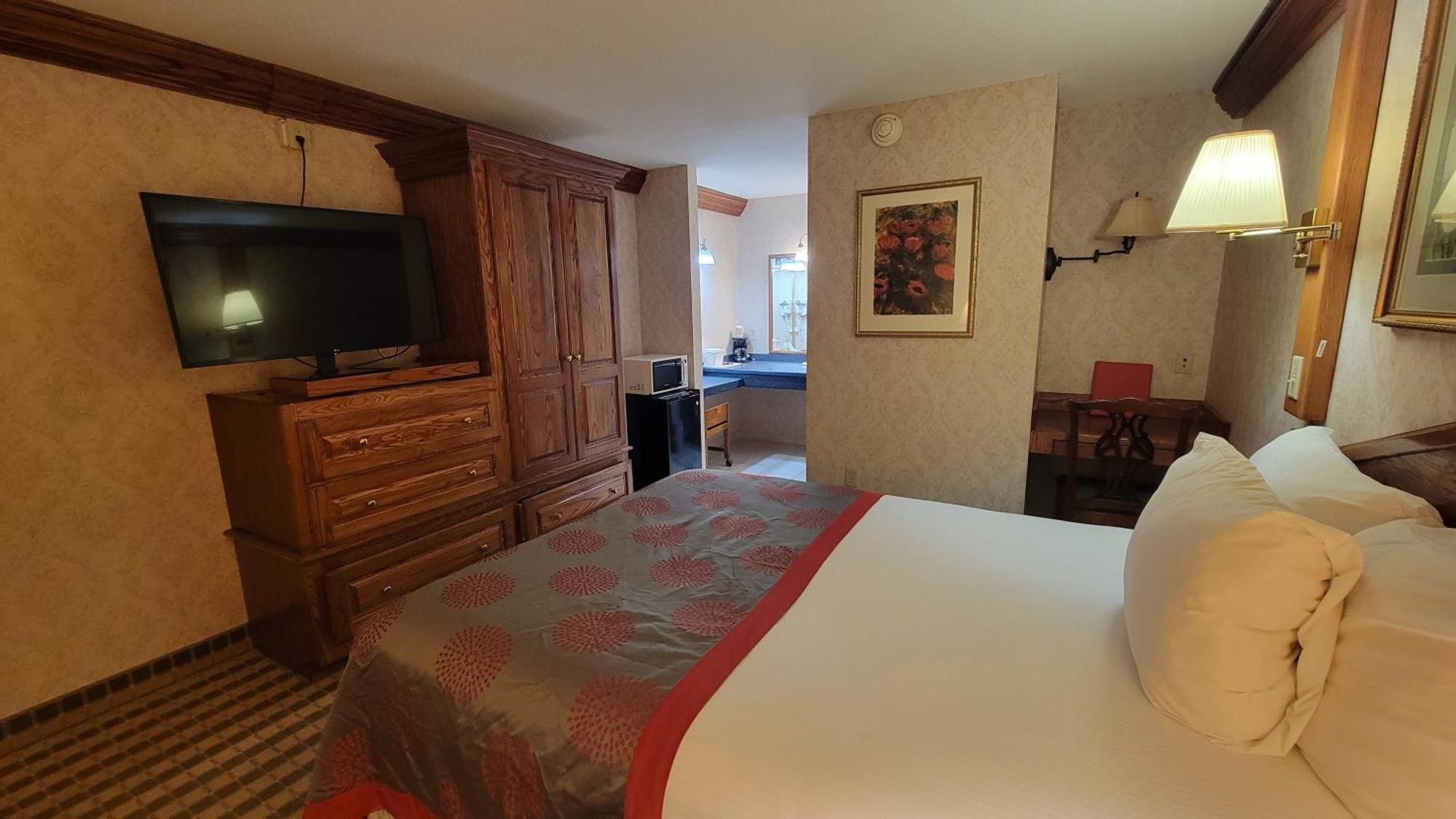Ramada By Wyndham Saginaw Hotel & Suites Екстериор снимка