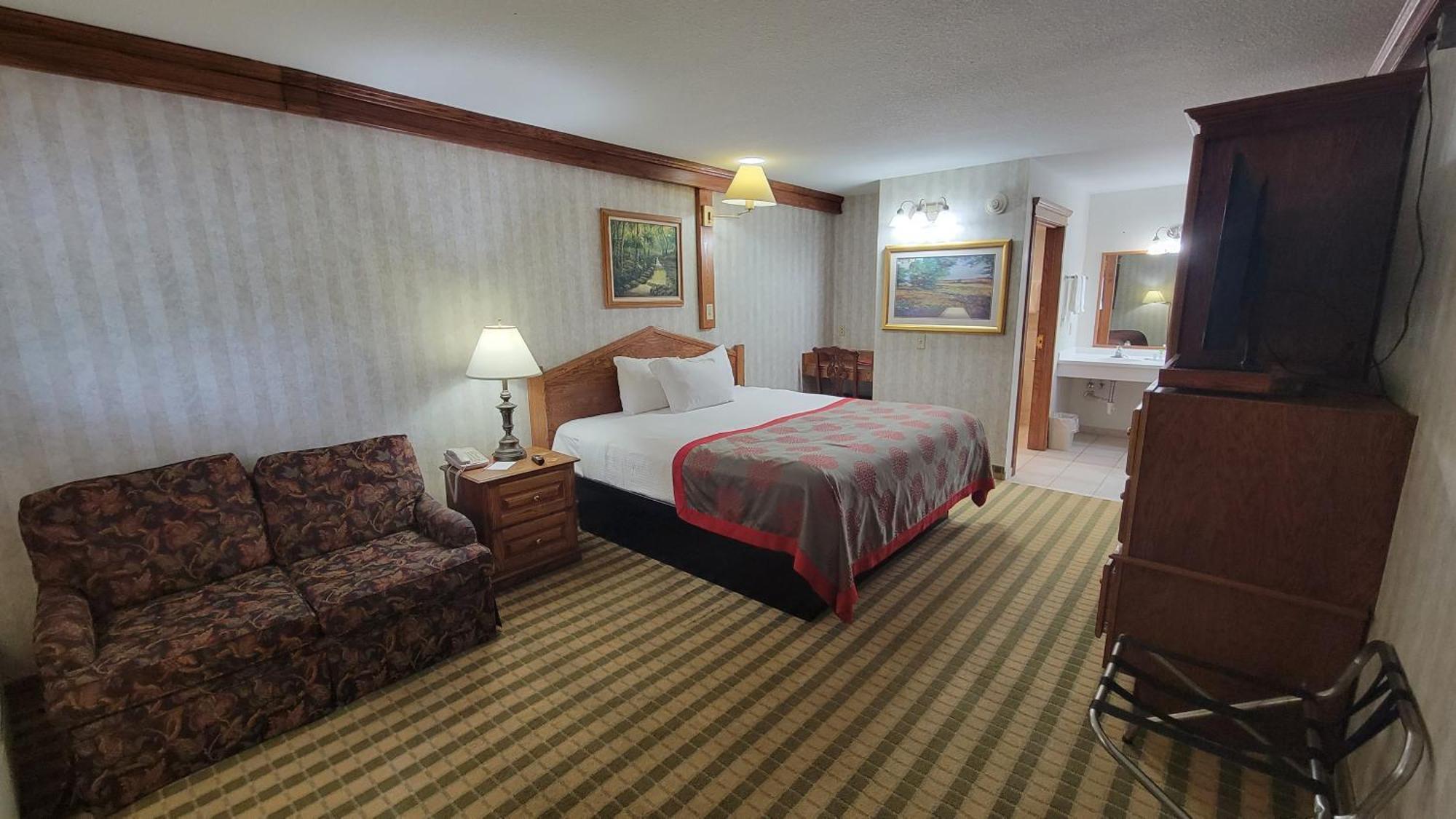 Ramada By Wyndham Saginaw Hotel & Suites Екстериор снимка